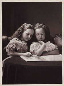 Maud and Ethel May Robinson, c بواسطة فريدريك (المرتبط ب) بارنارد