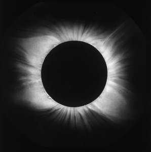 Solar eclipse بواسطة فريدريك (المرتبط ب) بارنارد