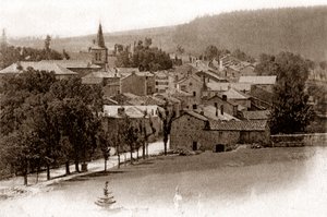 قرية Saint-Bonnet-le-Froid في بداية القرن العشرين (بطاقة بريدية) بواسطة . .