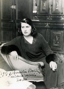 Emilia Cardona Boldini in Paris in 1931, wife of Giovanni Boldini (1842-1931) (b/w photo)