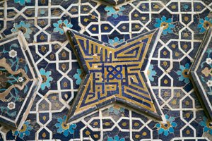 Polychrome tile decoration, Jameh Mosque (Friday mosque) (Unesco World Heritage List, 2012), Isfahan (Esfahan), Iran بواسطة أو Magno Cesare Magni