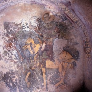 القديس على ظهور الخيل ، لوحة جدارية في الكنيسة في برودرومي ، كريت ، اليونان (الصورة) بواسطة أو Magno Cesare Magni