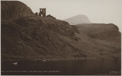 كنيسة القديس أنتوني ومقعد آرثر ، إدنبرة (صورة b / w) بواسطة (بعد) مصور انكليزي