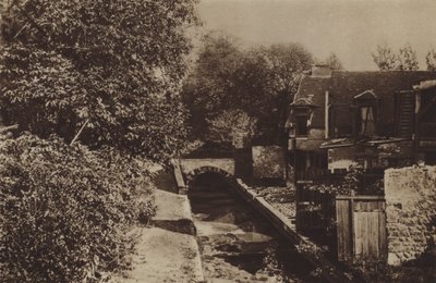 La Bievre بالقرب من Pavillon de Julienne (b / w photo) بواسطة (بعد) مصور فرنسي