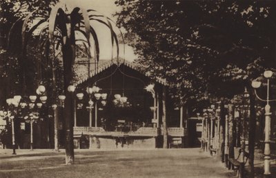 كشك موسيقى Bal Mabille (صورة بالأبيض والأسود) بواسطة (بعد) مصور فرنسي