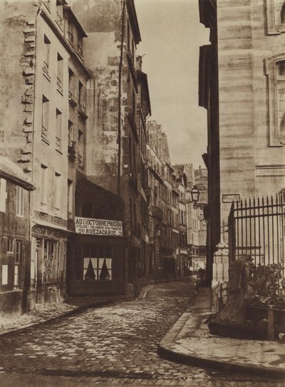 شارع Saint-Christophe في عام 1865 ، مأخوذ من شارع de la Cite (صورة بالأبيض والأسود) بواسطة (بعد) مصور فرنسي