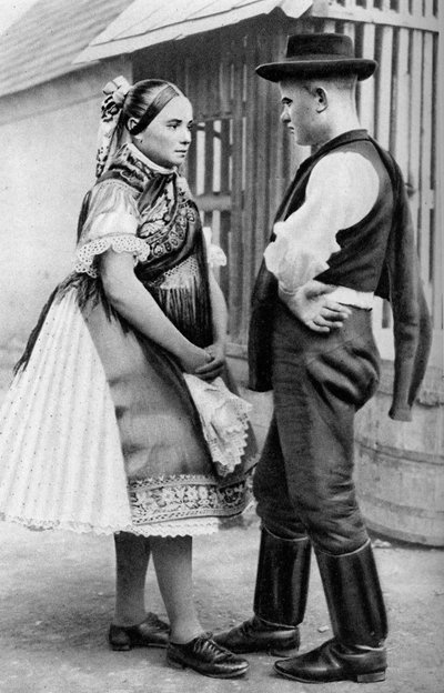 زوجان شابان من سلوفاكيا ، المجر ، 1926. بواسطة AW كاتلر