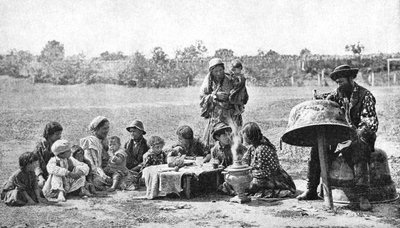 الغجر يصلحون مرجل العائلة ، المجر ، 1922. بواسطة AW كاتلر