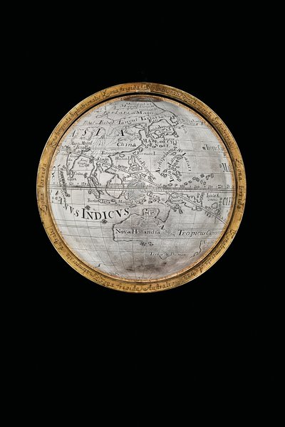 اثنين من الكرات الأرضية والسماوية استثنائية ، بدعم من هرقل وأطلس ، أوغسبورغ ، 1697-99 بواسطة إبراهيم درينتويت