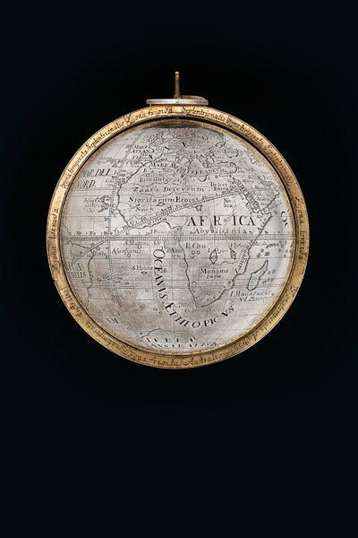 اثنين من الكرات الأرضية والسماوية استثنائية ، بدعم من هرقل وأطلس ، أوغسبورغ ، 1697-99 بواسطة إبراهيم درينتويت