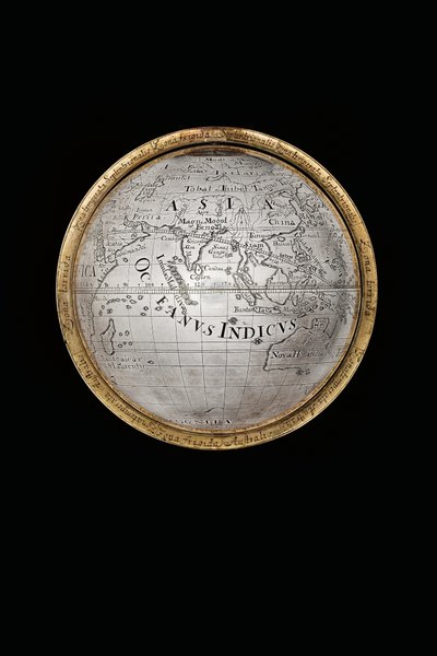 اثنين من الكرات الأرضية والسماوية استثنائية ، بدعم من هرقل وأطلس ، اوغسبورغ ، 1697-99 بواسطة إبراهيم درينتويت