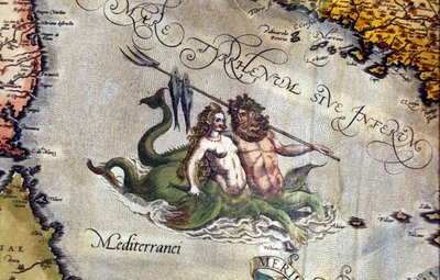 تريتون وسيرين في البحر الأبيض المتوسط. "Theatrum Orbis Terrarum" لأبراهم أورتيليوس أنتويرب 1584. بواسطة إبراهيم أورتيليوس