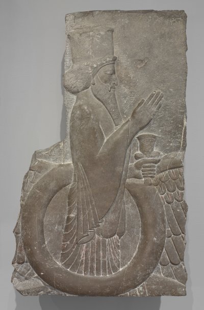 Ahuramazda في القرص المجنح ، برسيبوليس ، 486-460 قبل الميلاد (الحجر الجيري) بواسطة الأخمينية