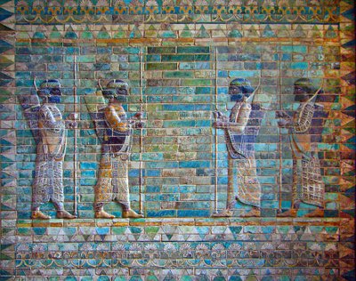 تفاصيل من إفريز الرماة ، قصر داريوس الأول ، سوسة ، إيران ، حوالي 510 قبل الميلاد (آجر مزجج) بواسطة الأخمينية