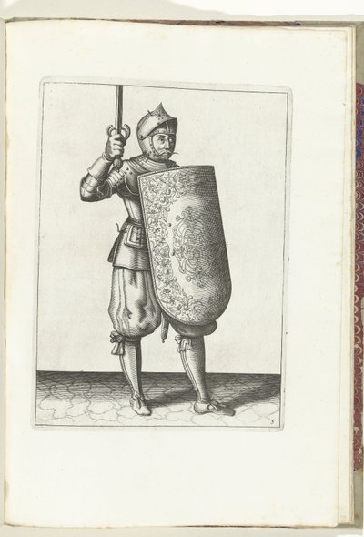 التمرين مع التارج والسيف: يمسك الجندي السيف المرسومة بما لا يزيد عن وجهه (رقم 5) ، 1618 Nassausche Wapen-Handelinge ، Van Schilt ، Spies ، Rappier Ende Targe: يصور بواسطة الشكل ، ويظهر بعد الترتيب الجديد [لـ] بواسطة آدم فان برين