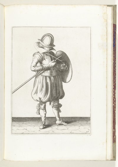 التمرين بالدرع والسبايك: الجندي يحمل سبايك ودرع بالقرب من الجسد (رقم 15) ، 1618 The Nassausche Wapen-Handelinge، van Schilt، Spies، Rappier Ende Targe: يصور بالشكل ، وقد تم تعيينه بعد النظام الجديد [لـ] (...) موريشيوس بواسطة آدم فان برين