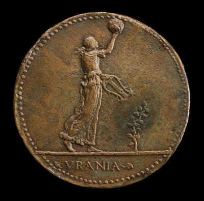 Urania يمشي إلى اليمين ، ممسكًا كرة أرضية و Lyre [عكس] ، 1488 أو بعده. بواسطة أدريانو فيورنتينو