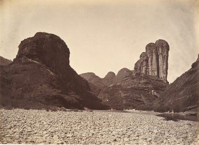 Piled Stone Mountain بالقرب من Sing Chang ، كاليفورنيا. 1869. بواسطة أفونغ لاي