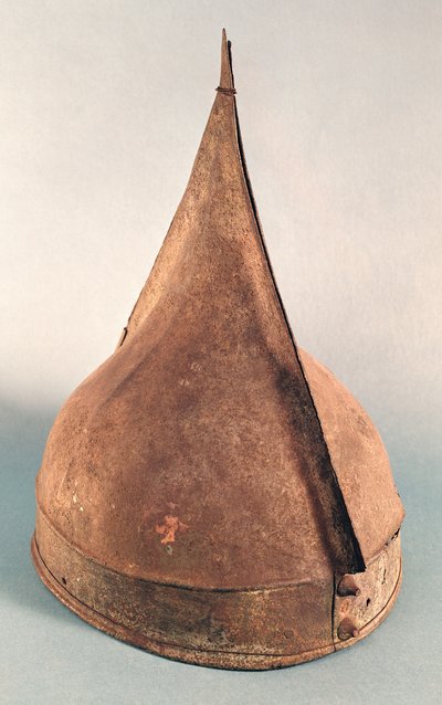 خوذة من Bernieres d'Ailly ، كالفادوس ، حوالي 800-700 قبل الميلاد (برونزية) بواسطة العمر البرونزي
