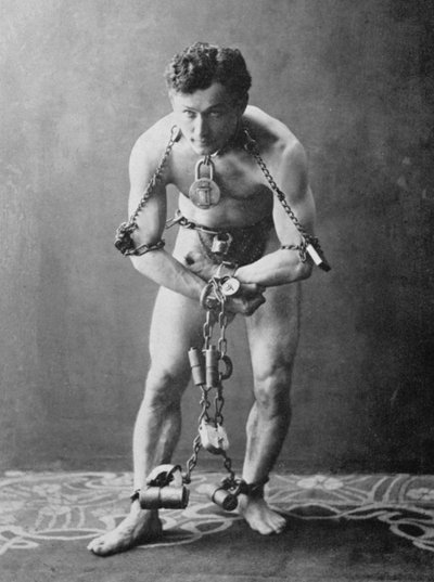 هاري هوديني ، حوالي 1900 (صورة بالأبيض والأسود) بواسطة المصور الأمريكي (بعد)