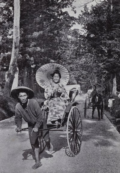 Japanese girls in jinrikshas (b/w photo) بواسطة المصور الأمريكي (بعد)