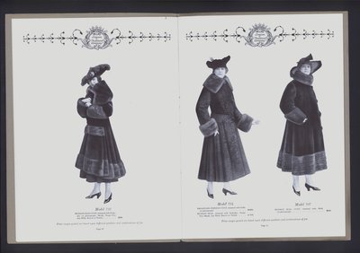 انتشار من صفحتين من The Theatre of Fur Fashion (صورة بالأبيض والأسود) بواسطة المصور الأمريكي (بعد)