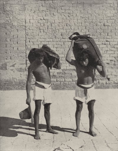 ناقلات المياه في غواناخواتو (صورة b / w) بواسطة المصور الأمريكي (بعد)