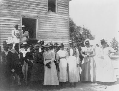 كنيسة أمريكية من أصل أفريقي في جورجيا ، حوالي 1899 (b / w photo) بواسطة مصور أمريكي