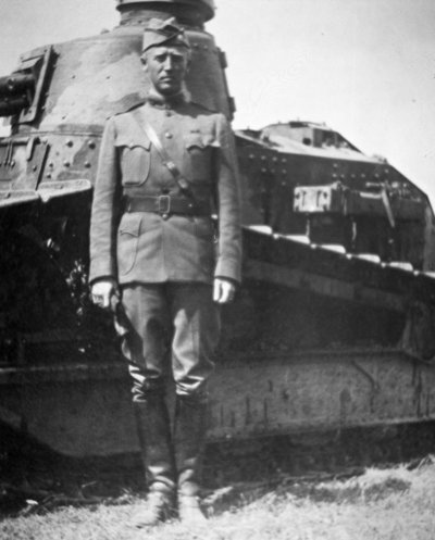Colonel George S. Patton Jr بواسطة مصور أمريكي