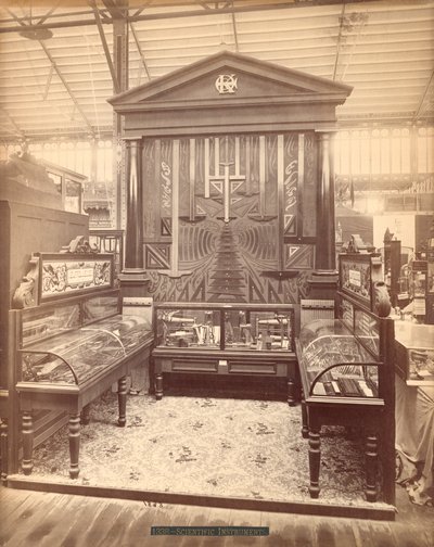 معرض Kuffel & Essers ، المبنى الرئيسي ، Centennial International Exhibition ، فيلادلفيا ، 1876 (مطبوعة زخرفية) بواسطة مصور أمريكي