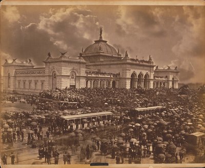 يوم الافتتاح ، "The Orators" ، المعرض المئوي الدولي لعام 1876 ، فيلادلفيا بواسطة مصور أمريكي