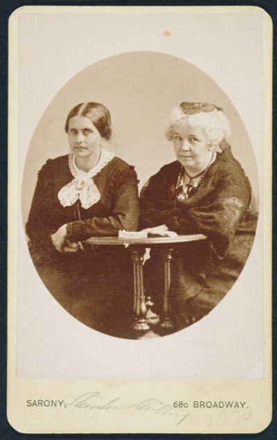 صورة إليزابيث كادي ستانتون (1815-1902) وسوزان ب. أنتوني (1820-1906) ، حوالي 1880 بواسطة مصور أمريكي