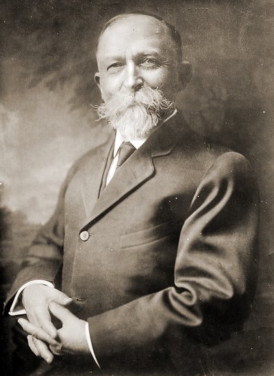 صورة لجون هارفي كيلوج (1852-1943) (صورة بني داكن) بواسطة مصور أمريكي