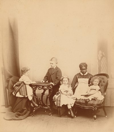 صورة لامرأة وأربعة أطفال، ستينيات القرن التاسع عشر (صورة) بواسطة مصور أمريكي