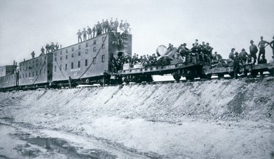 Railroad Construction Crews بواسطة مصور أمريكي