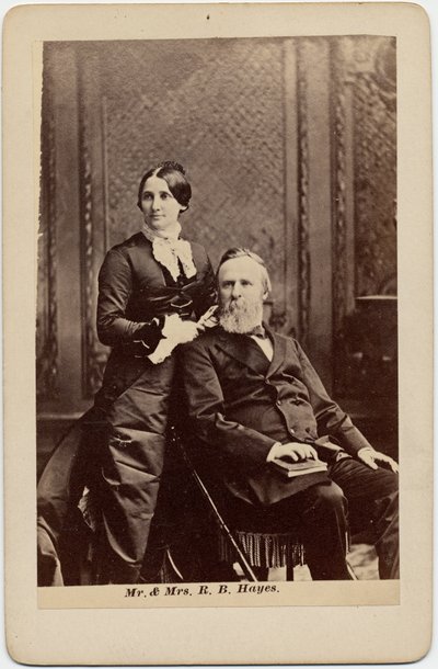 رذرفورد بيرشارد هايس (1822-1893) ، الرئيس التاسع عشر للولايات المتحدة الأمريكية ، ولوسي وير ويب هايز (1831-1889) ، زوجته (صورة زخرفية) بواسطة مصور أمريكي