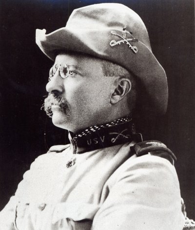 Theodore Roosevelt as Lieutenant-Colonel of 1st US Volunteer Cavalry in 1898 (b/w photo) بواسطة مصور أمريكي