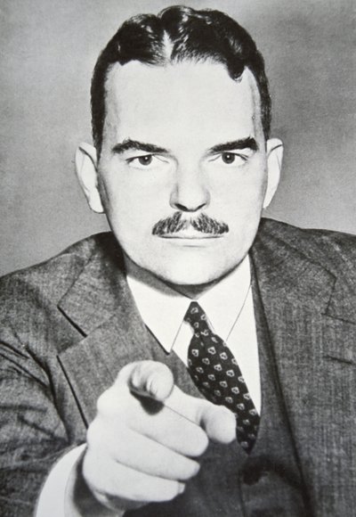 توماس إي ديوي (1909-1971) (b / w photo) بواسطة مصور أمريكي