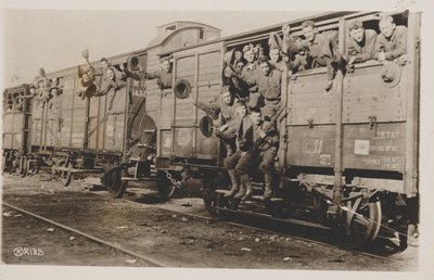 مشاة البحرية الأمريكية في فرنسا متوجهين إلى المخيم ، 1917-1919 بواسطة مصور أمريكي