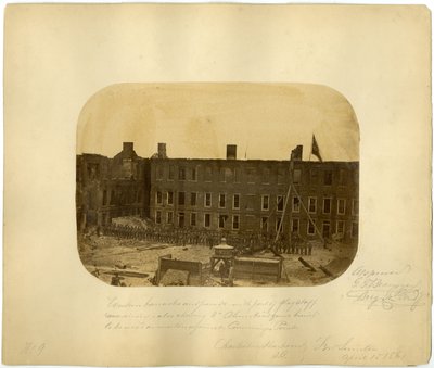 الثكنات والعرض الغربي ، معركة فورت سمتر ، 15 أبريل 1861 بواسطة American Photographer