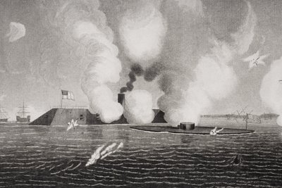 قتال بين الكونفدرالية CSS فرجينيا (يسار) ومرصد يو إس إس USS (يمين) في 9 مارس 1862 في هامبتون رودز ، فيرجينيا (تفاصيل 254608) بواسطة المدرسة الأمريكية