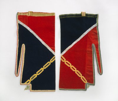 Leggings, Chippewa, c.1840 (wool cloth, glass beads, silk ribbon, bast fiber straps & thread) بواسطة المدرسة الأمريكية