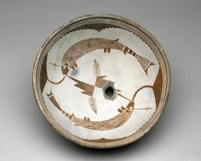 سلطانية موغولون مع سمكتين معلقتين ، ستايل 2 ، 1025-1150 (آنية فخارية مع طلاء زخرفي ثنائي اللون) بواسطة المدرسة الأمريكية