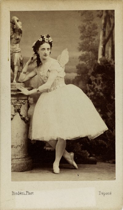 صورة لراقصة الباليه مارفا مورافييفا 1838-1879 في باليه ديافولينا ... ، 1863. بواسطة أندريه أدولف يوجين ديسديري