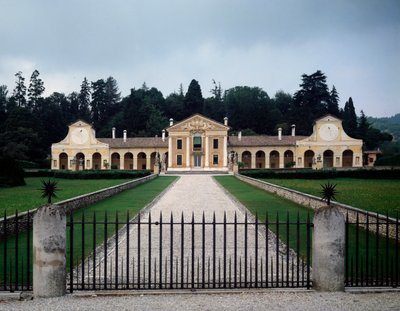 View of the villa Barbaro or Volpi بواسطة أندريا بالاديو