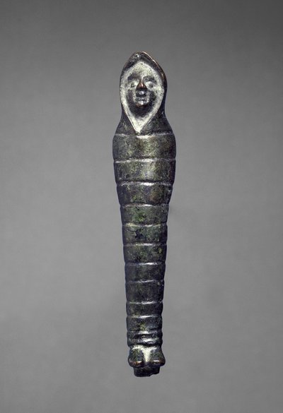 امرأة تكفن ، وجدت في هورنكاسل (برونزية) بواسطة Anglo Saxon