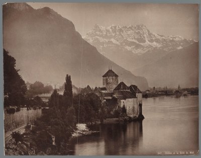 قلعة شيلون على بحيرة جنيف ، في المسافة Dents du Midi Chillon et la Dent du Midi (العنوان على الكائن) بواسطة شرودر وشركاه.
