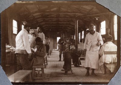 الحرب العالمية الأولى 1914-1918: غرفة ملابس للجنود الفرنسيين الجرحى. Couville dans la Manche ، نورماندي السفلى (نورماندي السفلى) ، فرنسا. تصوير مجهول مايو 1917. مجموعة خاصة ، ستيلا. بواسطة مجهول مجهول