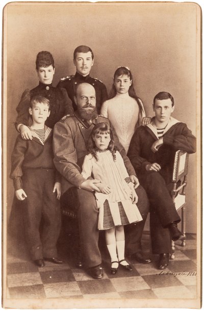 La famille de l'empereur Alexandre III - The Romanovs: عائلة الإمبراطور ألكسندر الثالث ، مجهول. صور الألبومين بواسطة مجهول مجهول