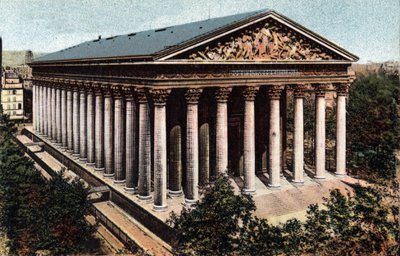 باريس: منظر خارجي لكنيسة مادلين صممه المهندس المعماري بيير ألكسندر فيجنون (1763-1828). صورة عام 1920 في "" ألبوم فني "لمدينة باريس. مجموعة خاصة. بواسطة مجهول مجهول